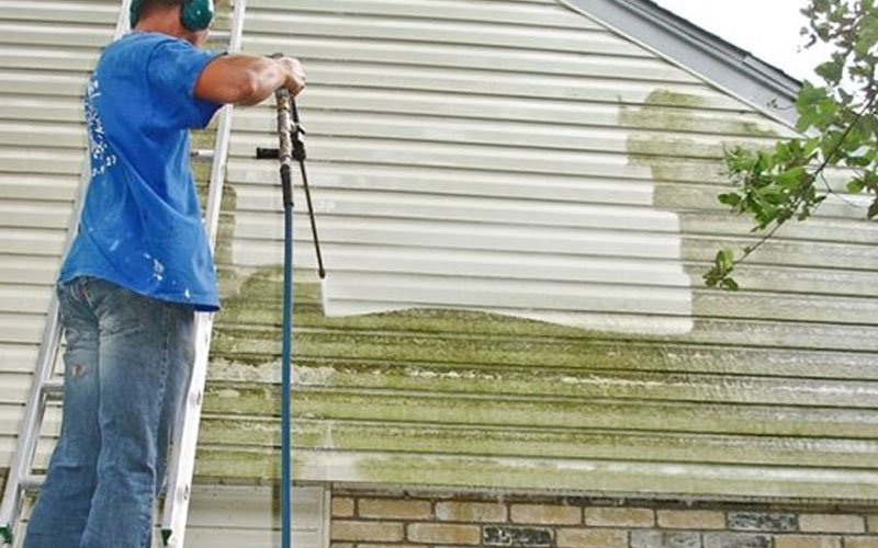 Find out the Importance of Power Washing Before House Painting according to painters in Cincinnati 
